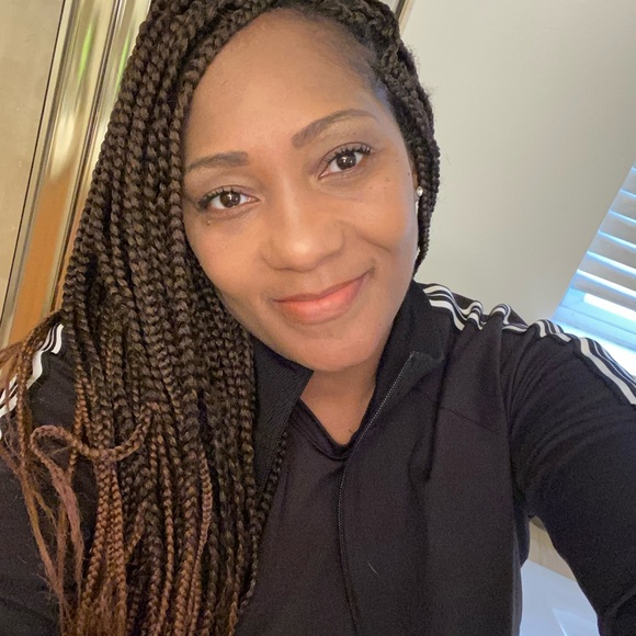 Meet your Posher, Stephanie - Picture 1 of 1